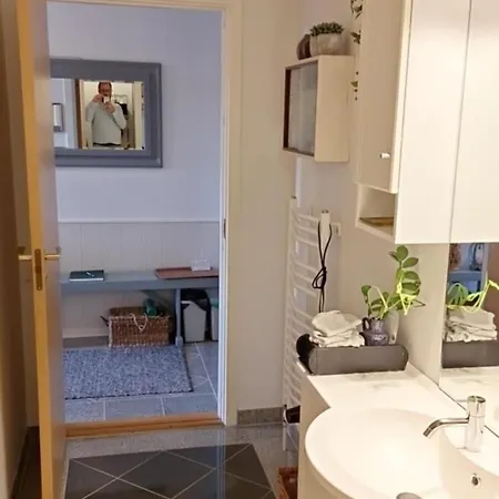 Stort Og Dejligt Vaerelse Med Privat Bad Homestay Hornsyld